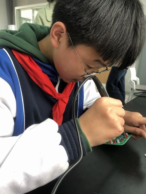 劳动技能培训 为初二学子成长注入“技”与“能”
